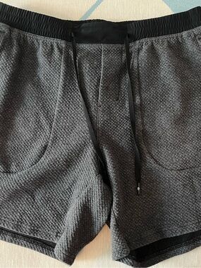 Born Primitive Cloud Shorts, Men’s size Large, in Grey
